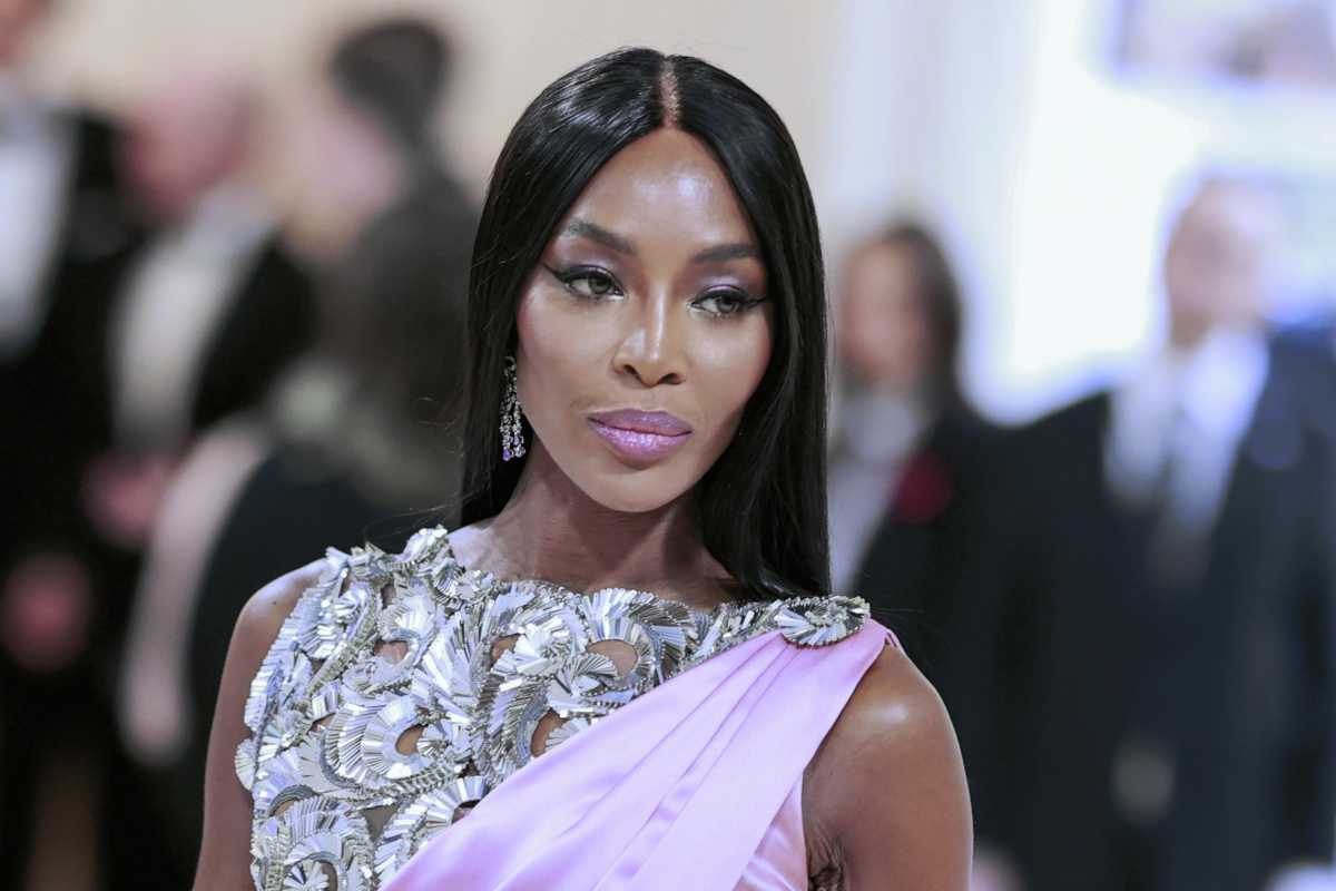 nuovo look naomi campbell