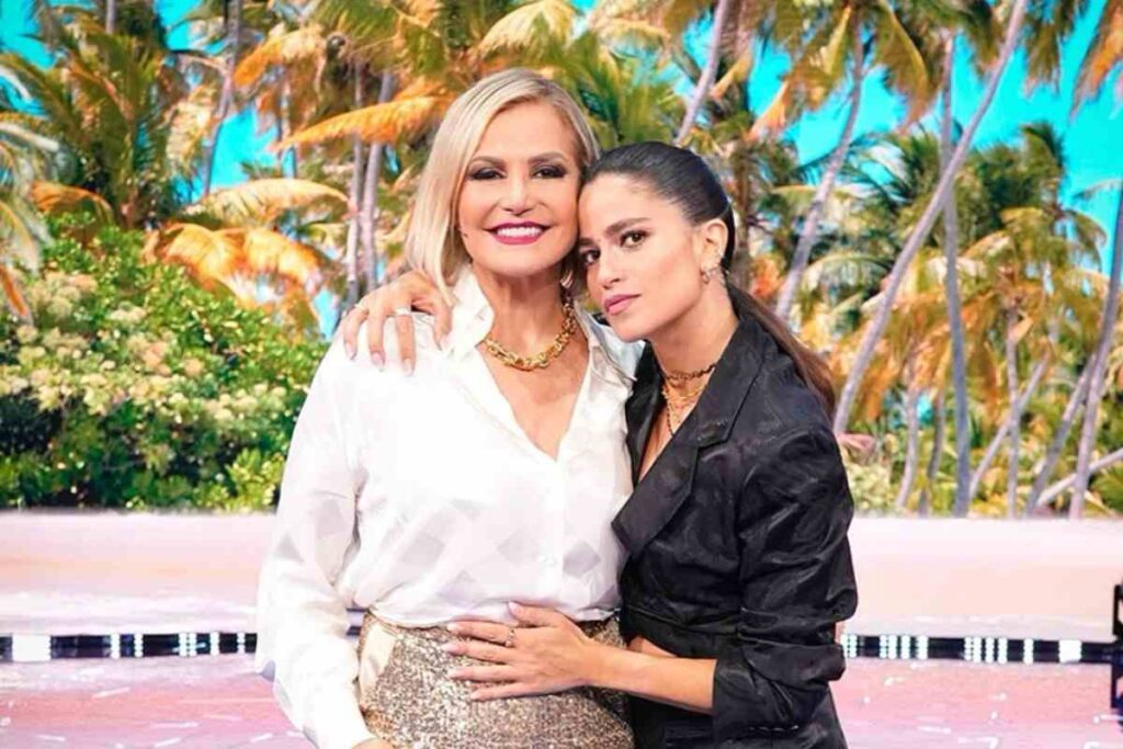 Veronica Gentili e Simona Ventura abbracciate