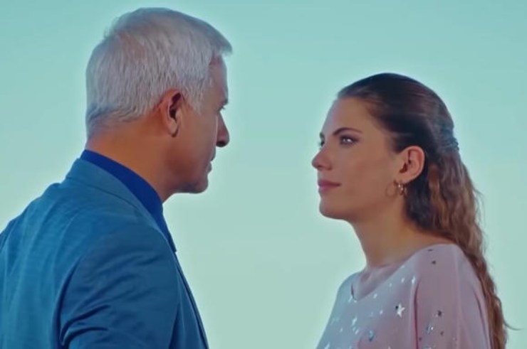 Halit e Yldiz si guardano negli occhi